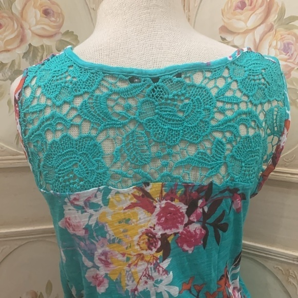 Beautiful floral sleeveless top - Picture 6 of 12